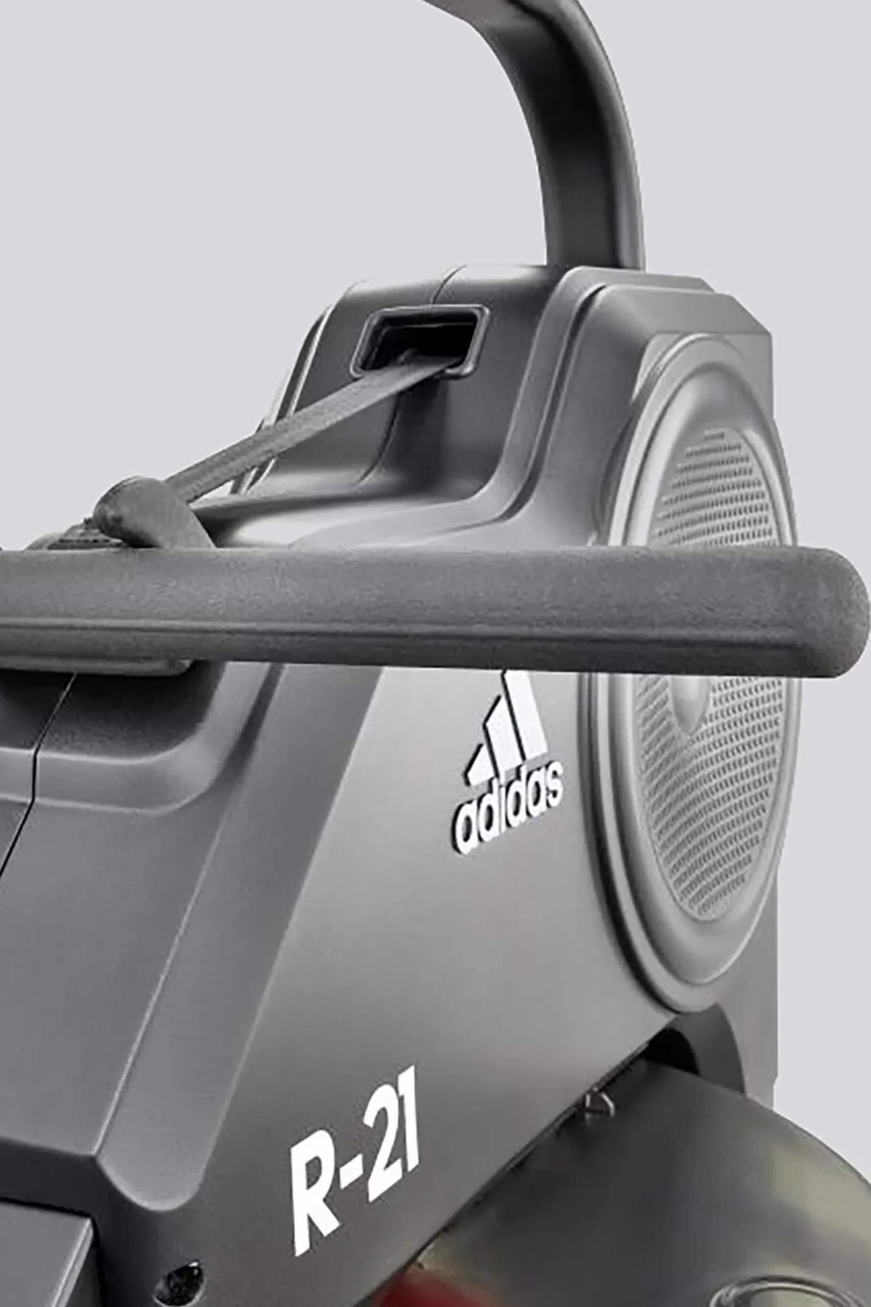 adidas R-21
