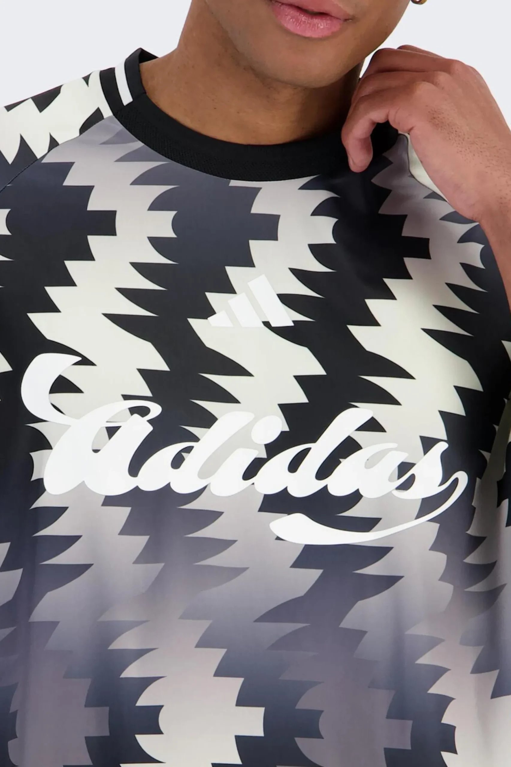 Camiseta adidas