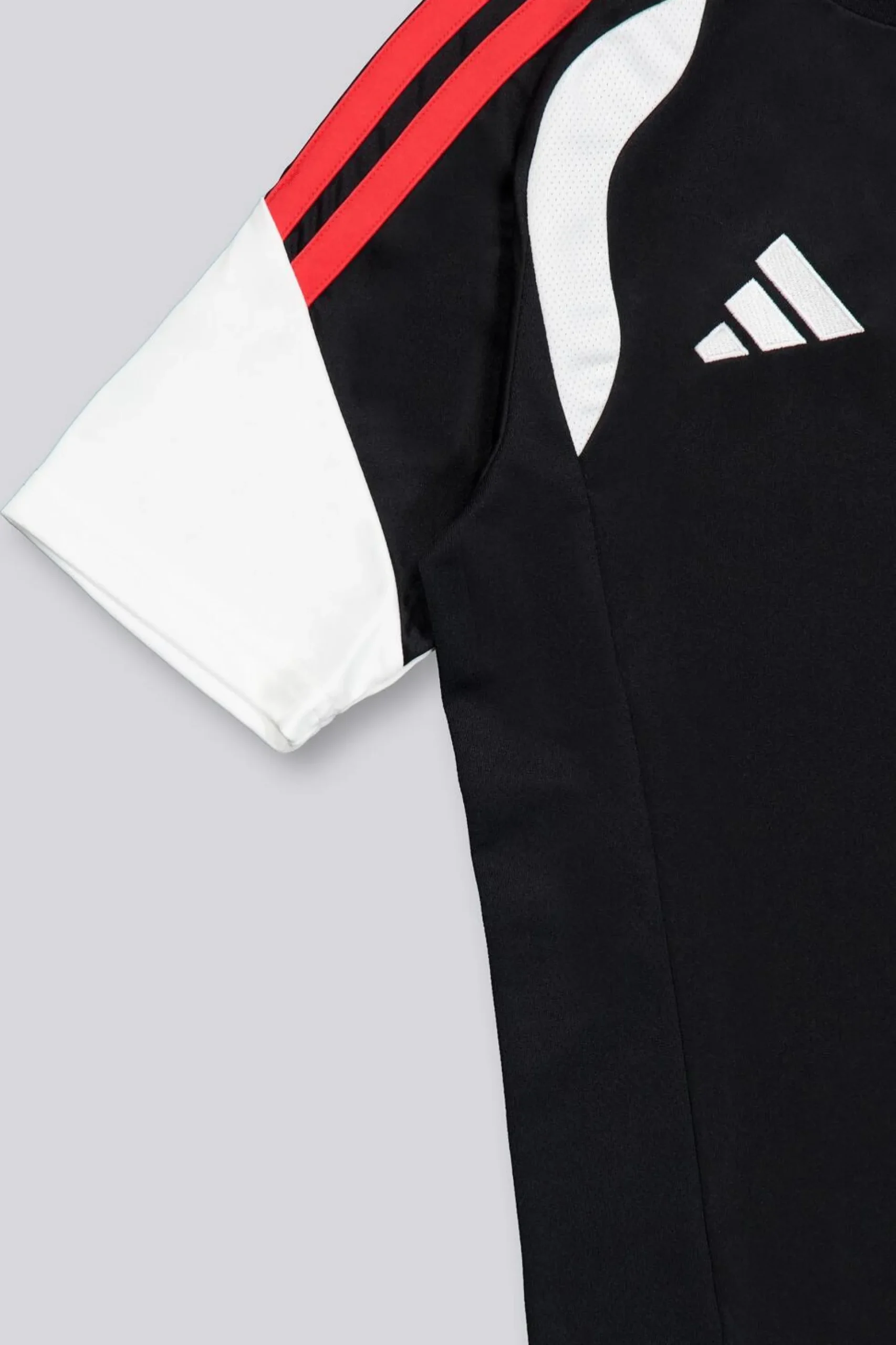 Camiseta adidas Tiro 26