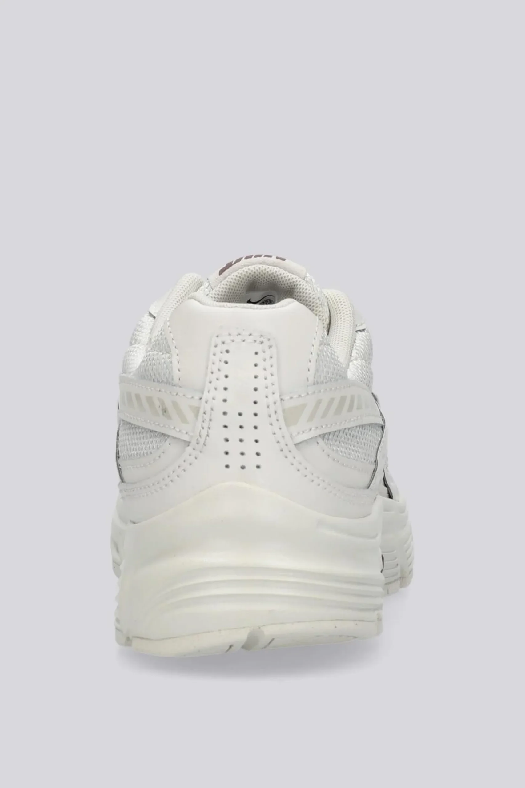 Nike Initiator