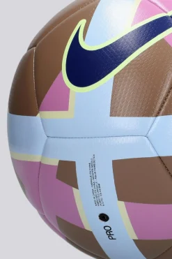 Nike Maestro