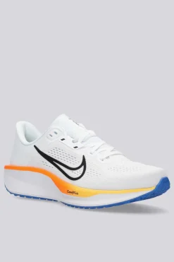 Nike Quest 6