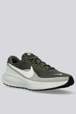 Nike Revolution 8