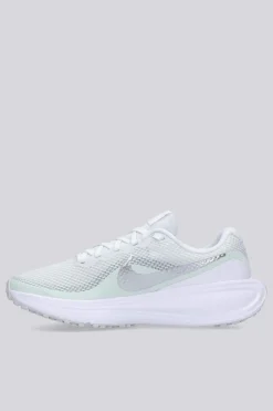Nike Revolution 8