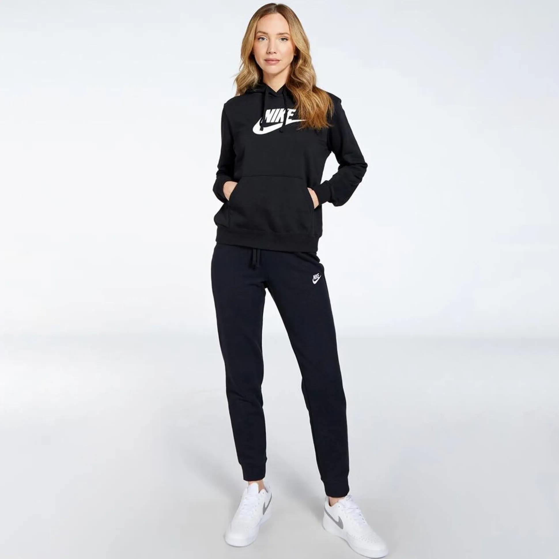 Nike Sportswear Club