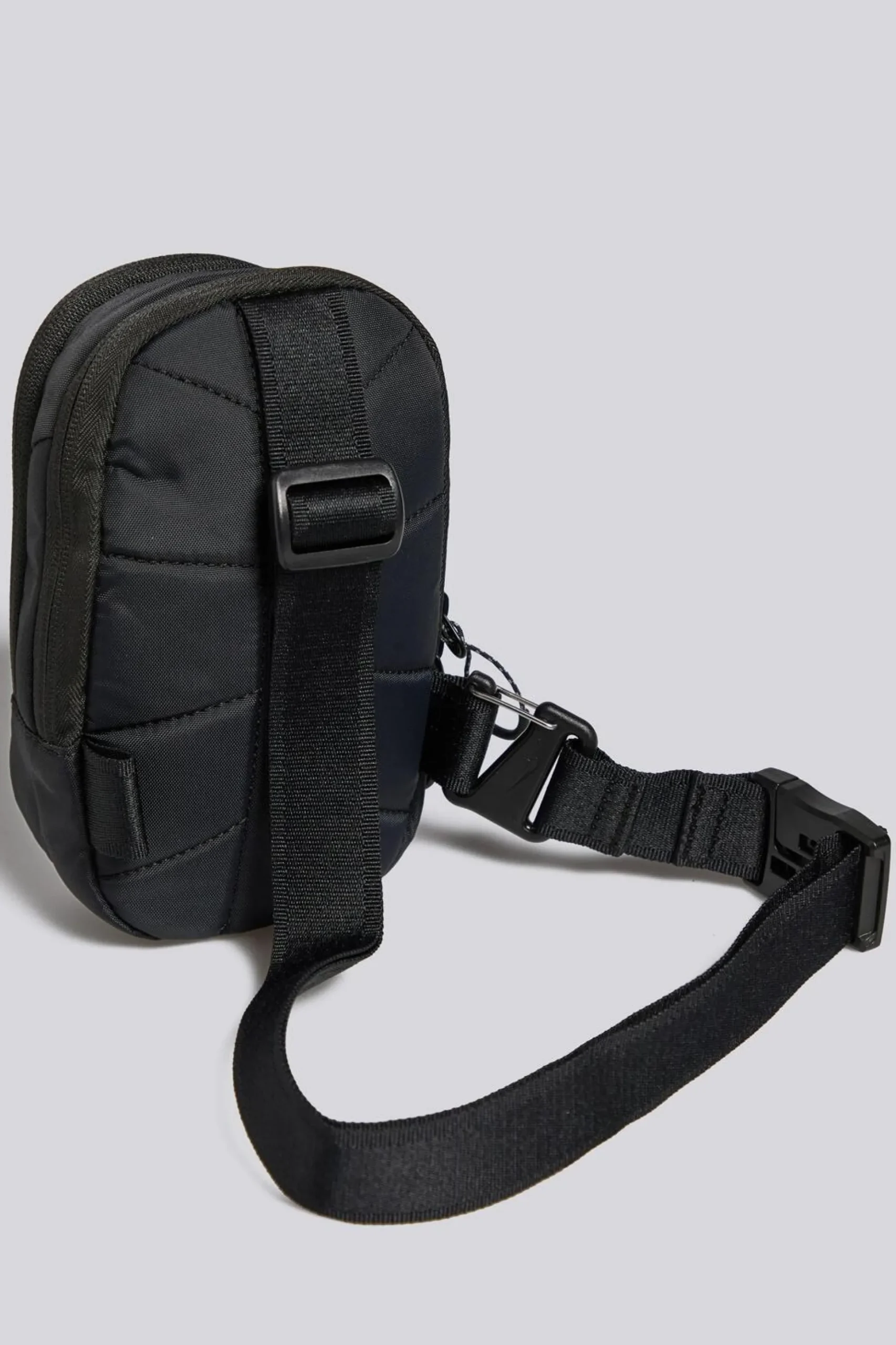 Nike Sportswear Commute Reflectv