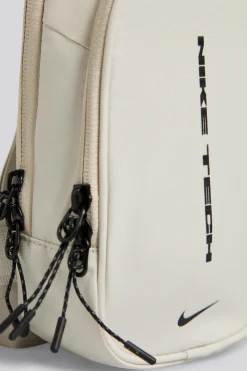 Nike Sportswear Commute Tech