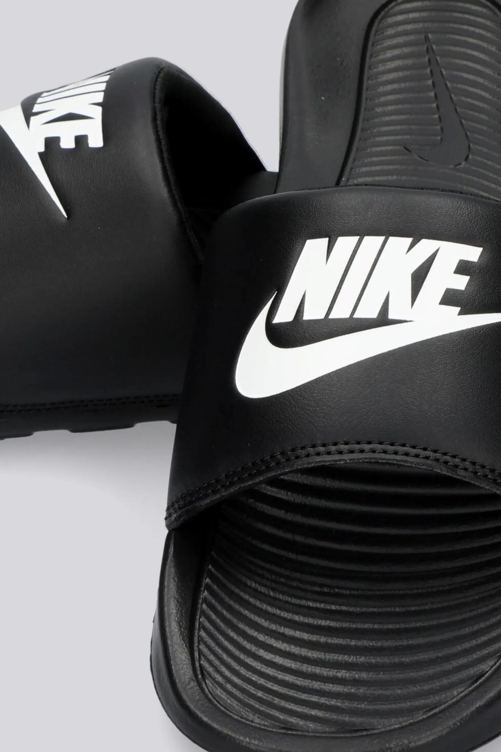 Nike Victori