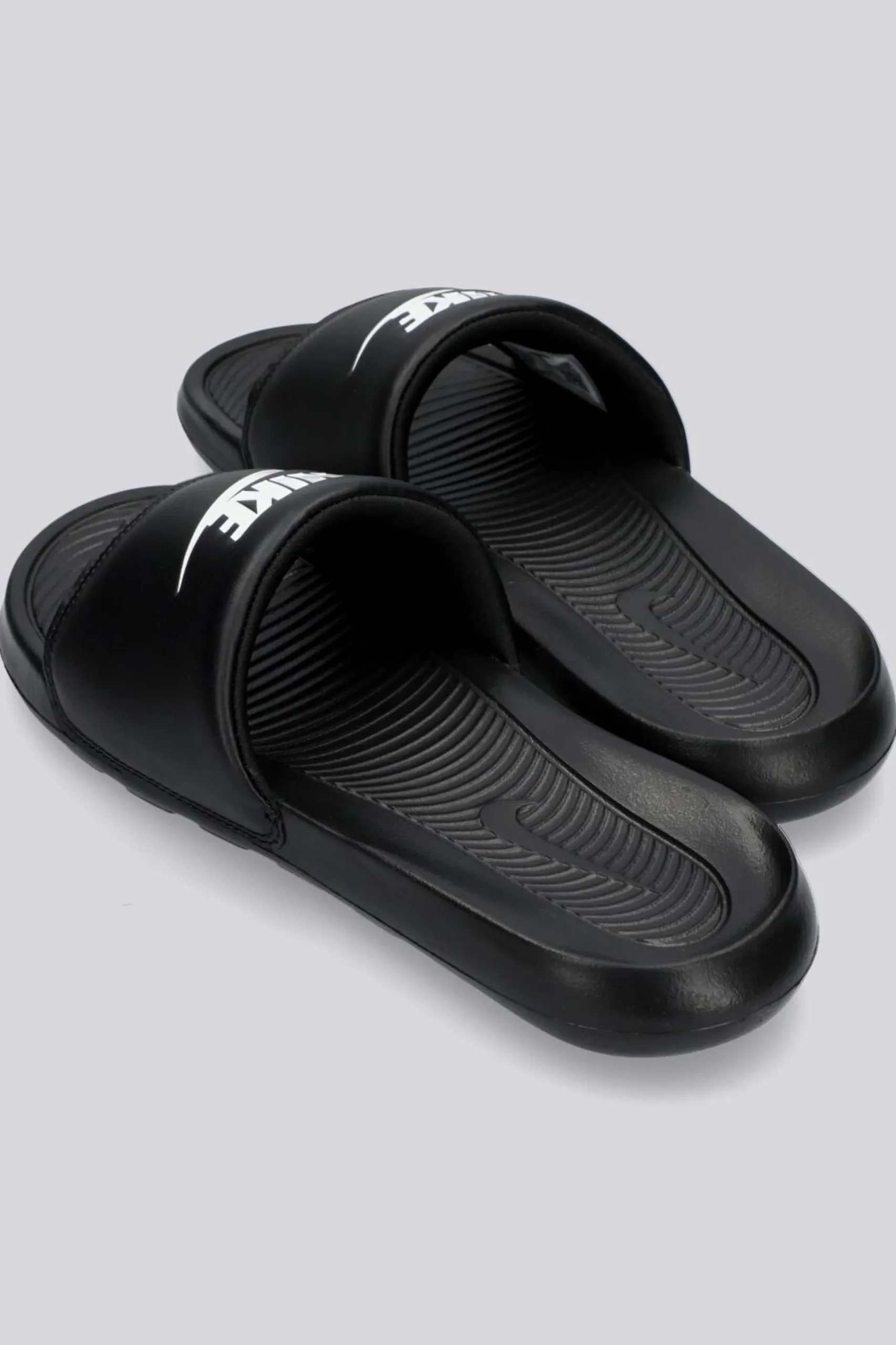 Nike Victori