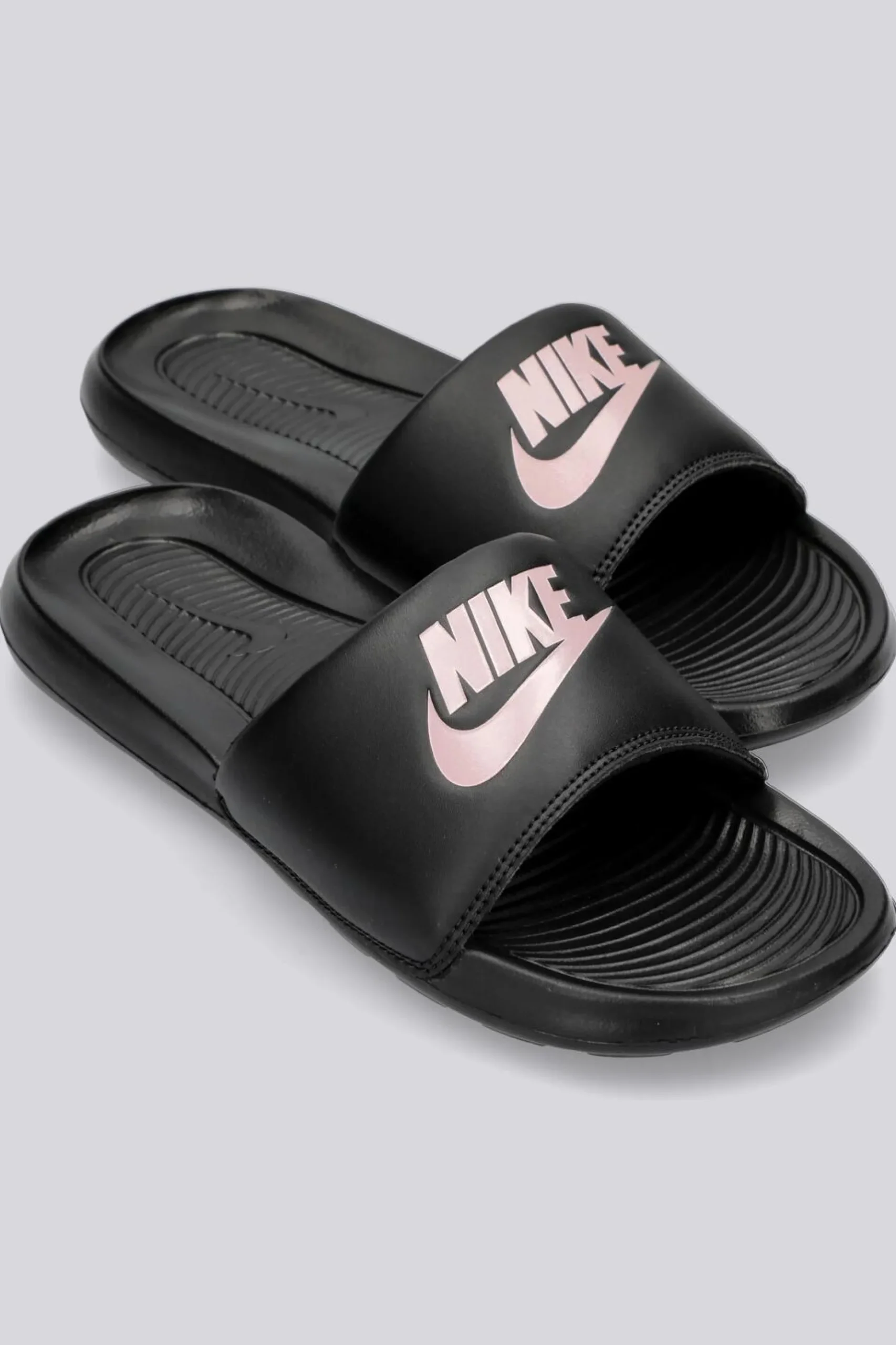 Nike Victori