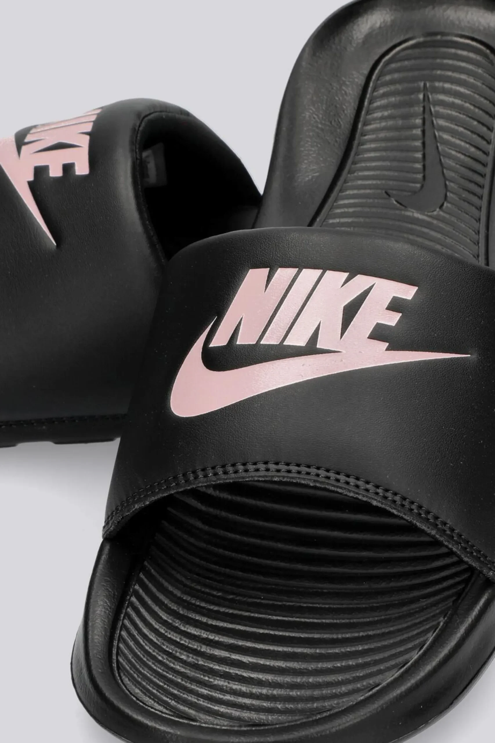 Nike Victori